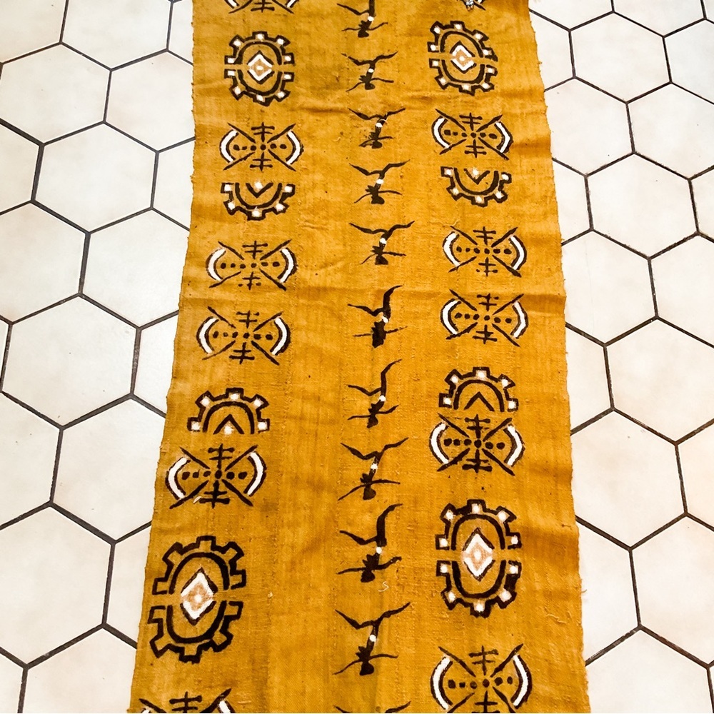 VINTAGE Tiki Hawaiian Caramel Tan Brown Linen With Tiki Dancer Design With Beads